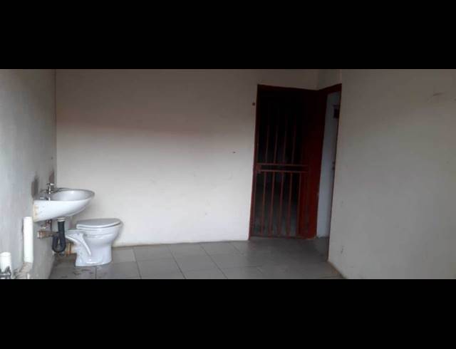 3 BEDROOM HOUSE FOR SALE IN MEREDALE